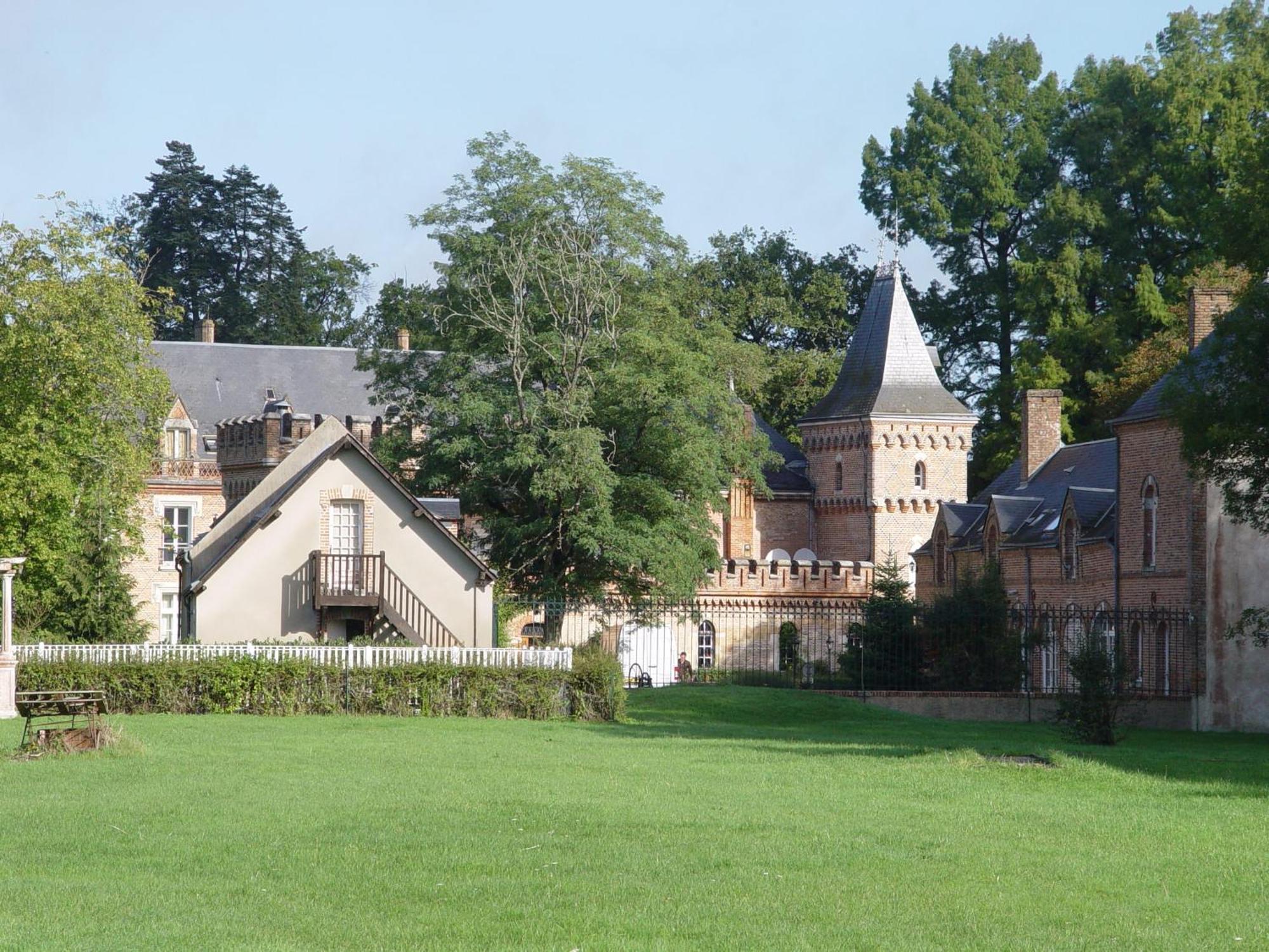 Hostellerie Du Chateau Les Muids La Ferté-Saint-Aubin Exterior photo