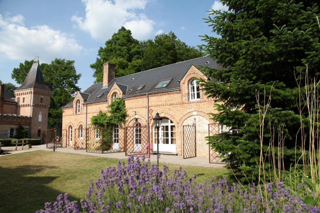 Hostellerie Du Chateau Les Muids La Ferté-Saint-Aubin Exterior photo